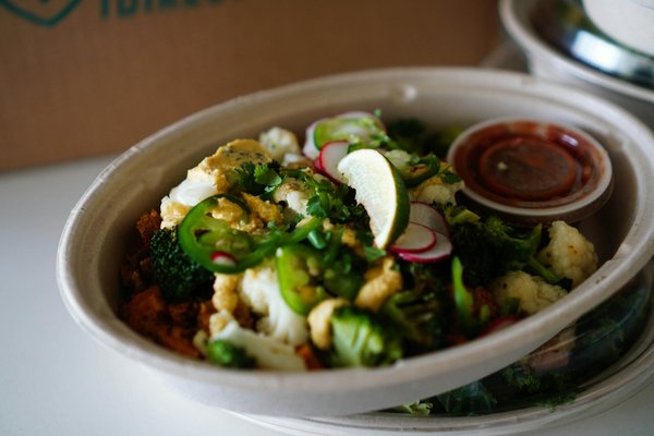 L'art de la table pratique : tout ce qu'il faut savoir sur la vaisselle jetable professionnelle